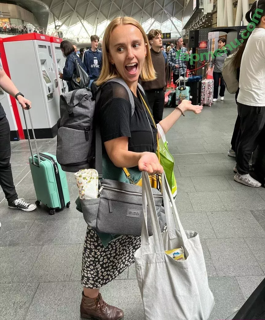 Hannah Witton nude photo #0086 (hannahwitton)