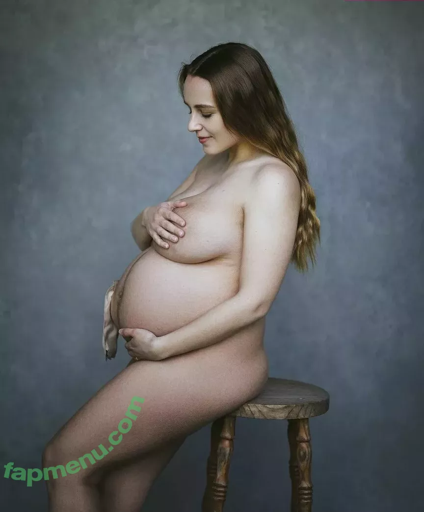 Hannah Witton nude photo #0087 (hannahwitton)