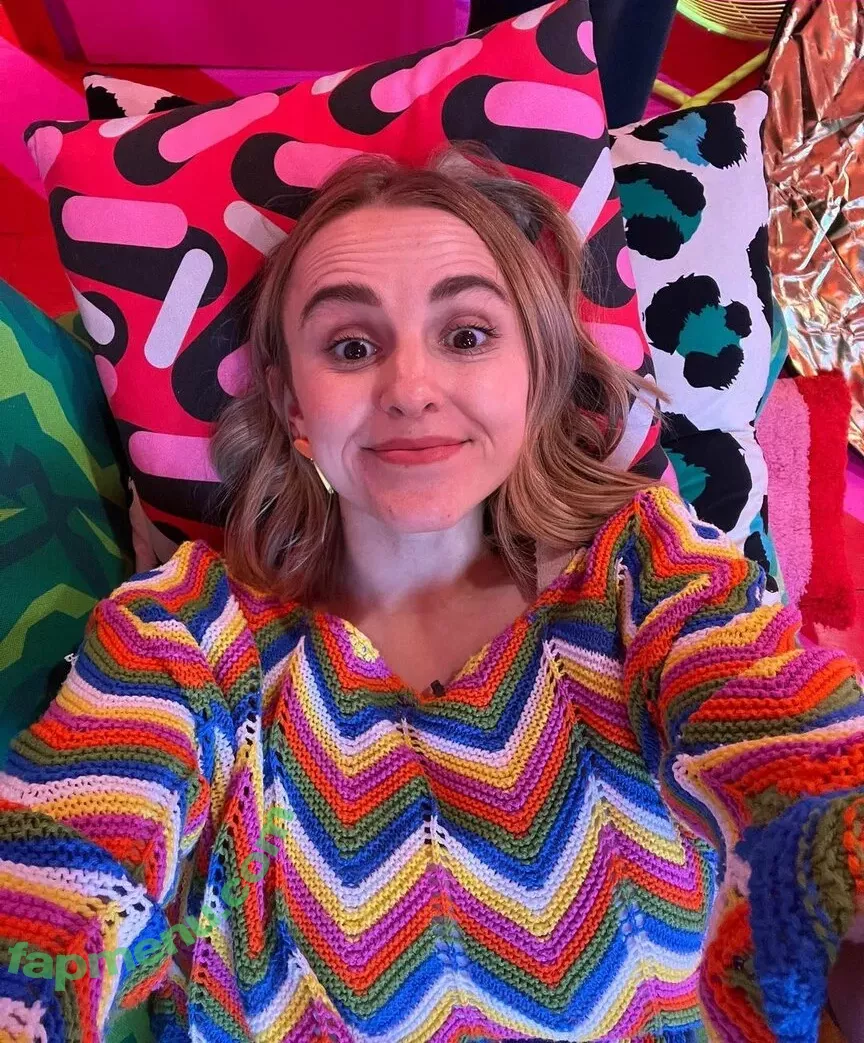Hannah Witton nude photo #0088 (hannahwitton)