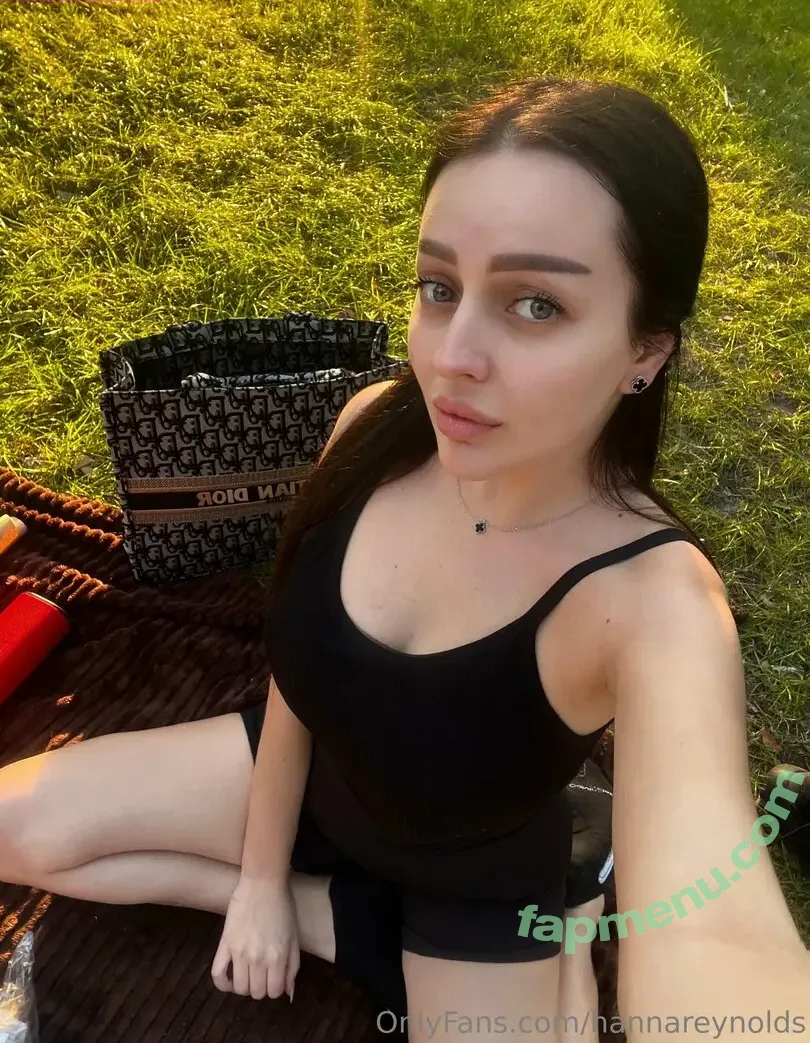 hannareynolds nude photo #0003 (hannahereynolds)