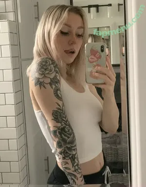 Hanner nude photo #0007