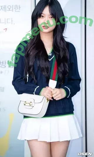 Hanni Pham nude photo #0047 (Hannijeans / newjeans_official)