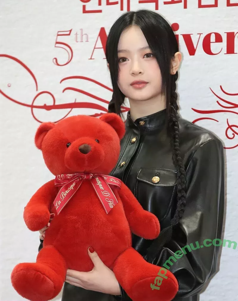 Hanni Pham nude photo #0052 (Hannijeans / newjeans_official)