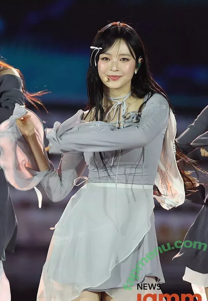 Hanni Pham nude photo #0094 (Hannijeans / newjeans_official)