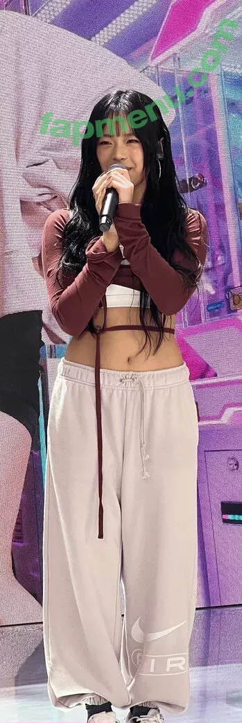 Hanni Pham nude photo #0137 (Hannijeans / newjeans_official)