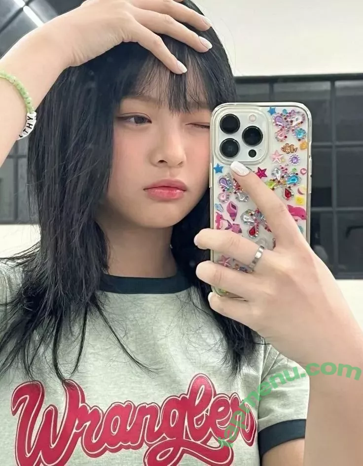 Hanni Pham nude photo #0149 (Hannijeans / newjeans_official)