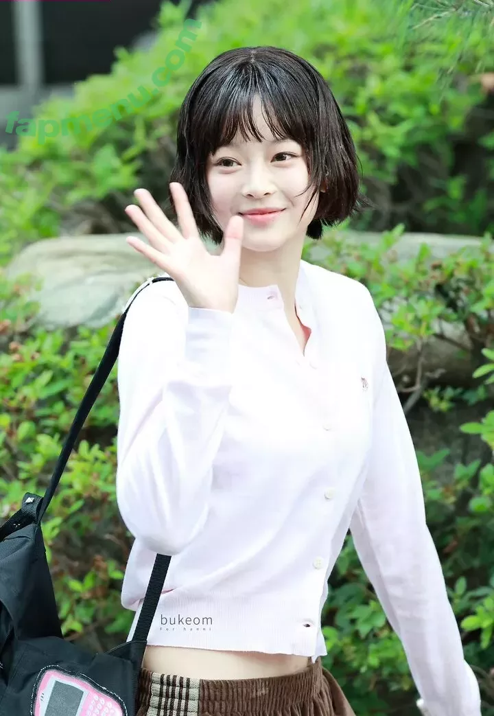 Hanni Pham nude photo #0191 (Hannijeans / newjeans_official)