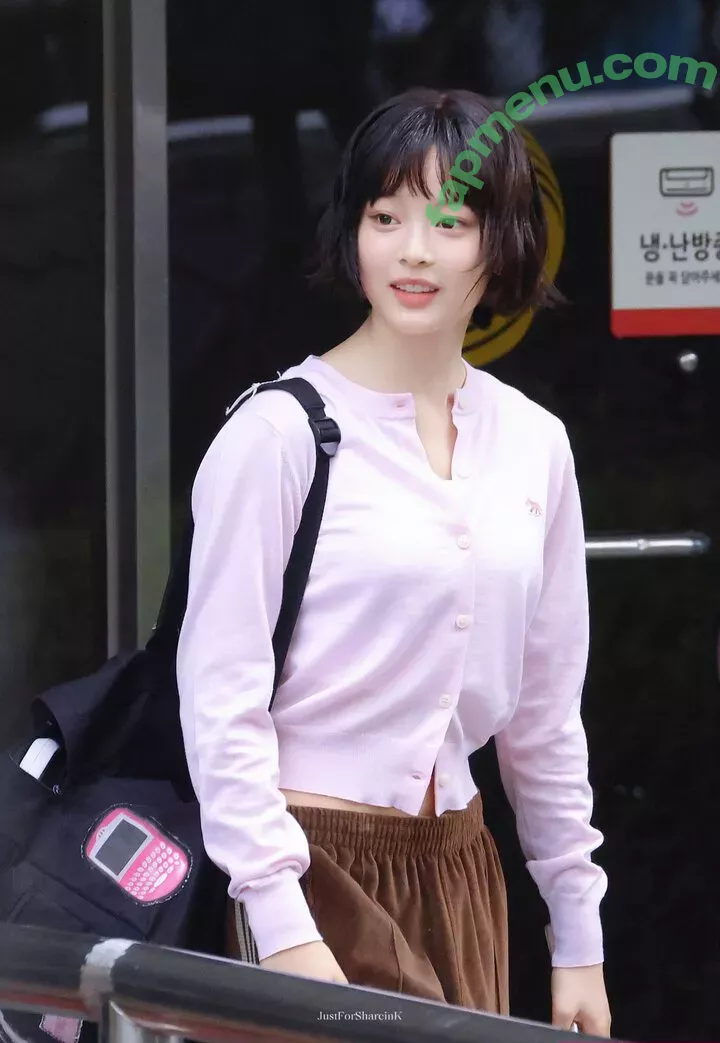 Hanni Pham nude photo #0194 (Hannijeans / newjeans_official)