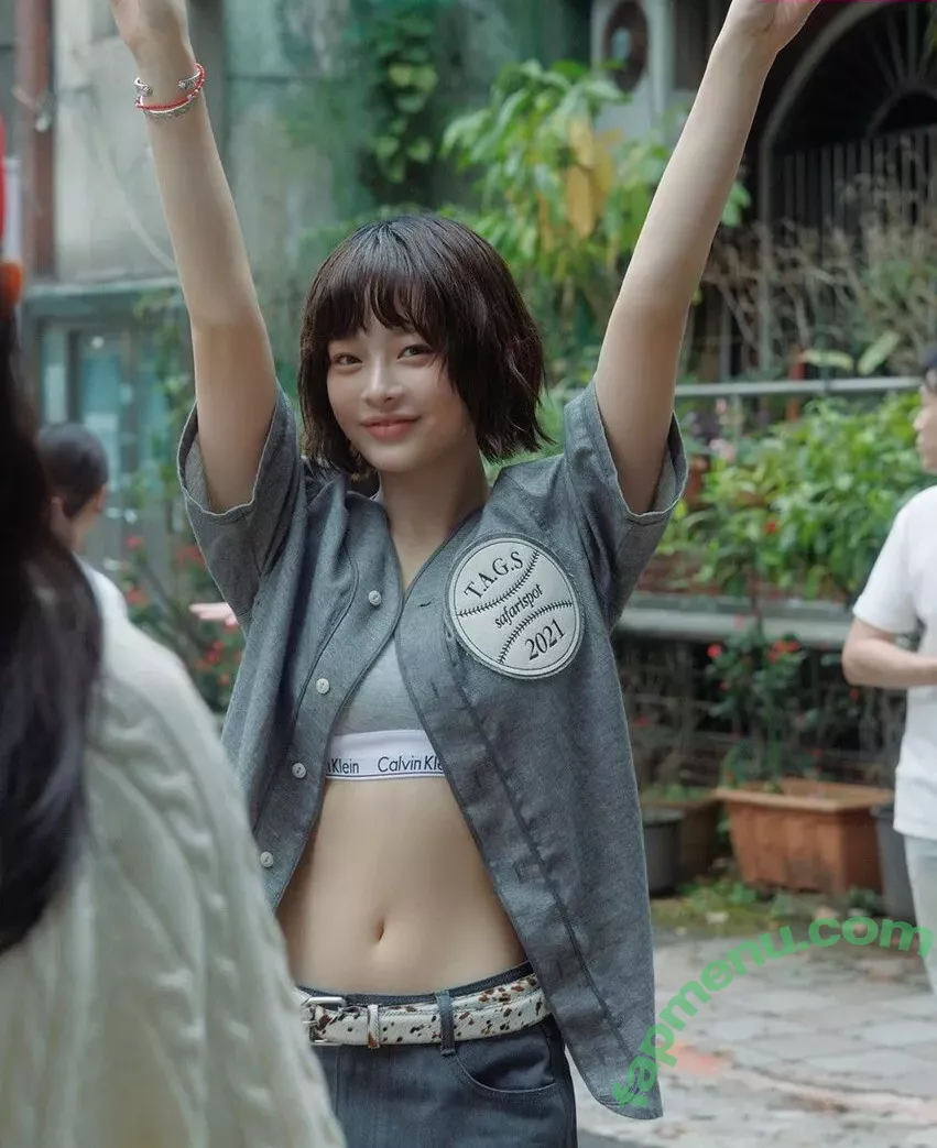 Hanni Pham nude photo #0208 (Hannijeans / newjeans_official)