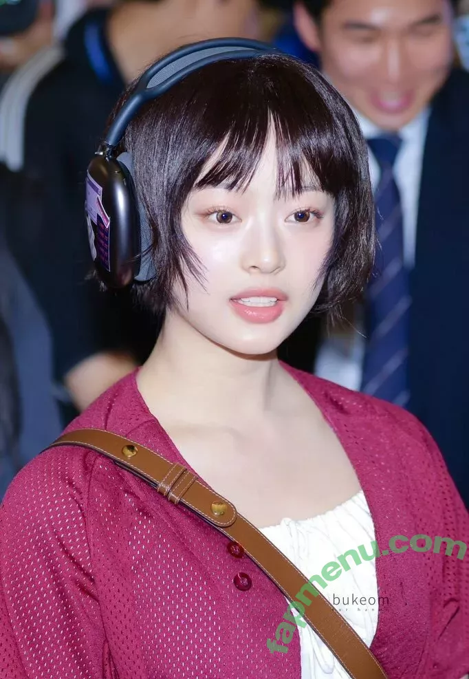 Hanni Pham nude photo #0235 (Hannijeans / newjeans_official)