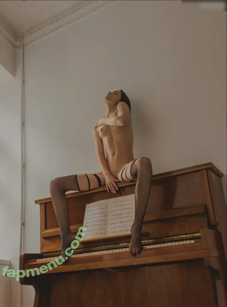 hareniks nude photo #0424 (G.Q / 𝐍𝐈𝐊𝐊𝐈)