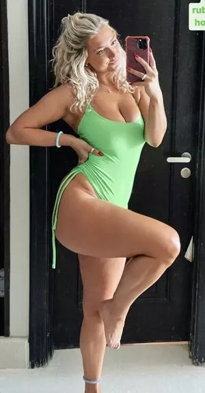 Hari Beavis / thebigtittiecommittee nude photo #0075