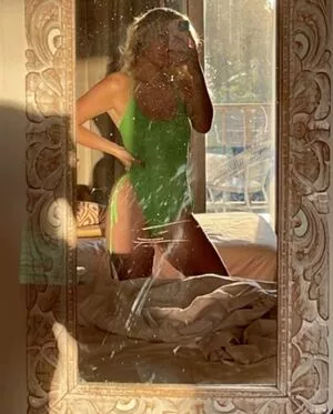 Hari Beavis / thebigtittiecommittee nude photo #0142