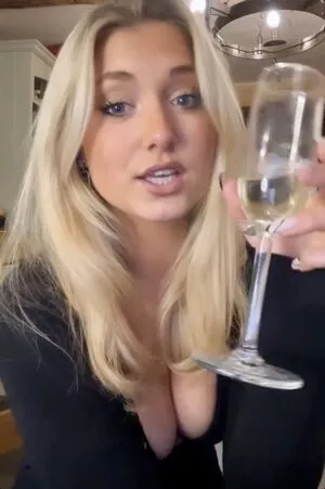 Hari Beavis / thebigtittiecommittee nude photo #0171