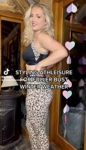 Hari Beavis / thebigtittiecommittee nude photo #0189