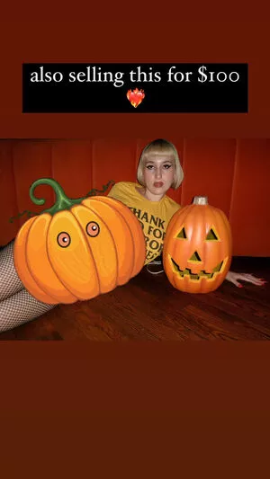 Harley Quinn Smith / harleyquinnsmith / harleysplaytime nude photo #0123