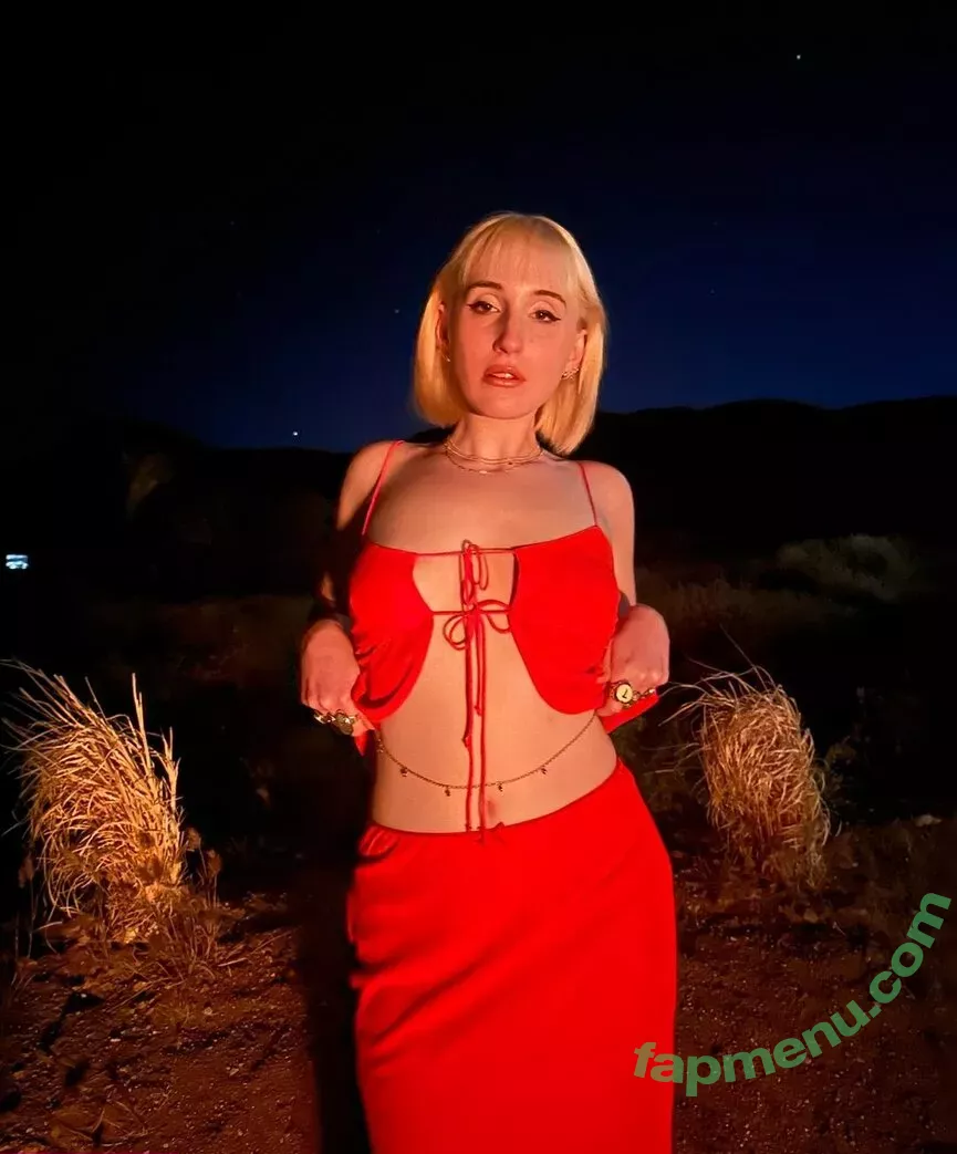 Harley Quinn Smith nude photo #0005 (harleyquinnsmith / harleysplaytime)