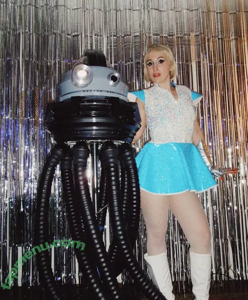 Harley Quinn Smith nude photo #0018 (harleyquinnsmith / harleysplaytime)