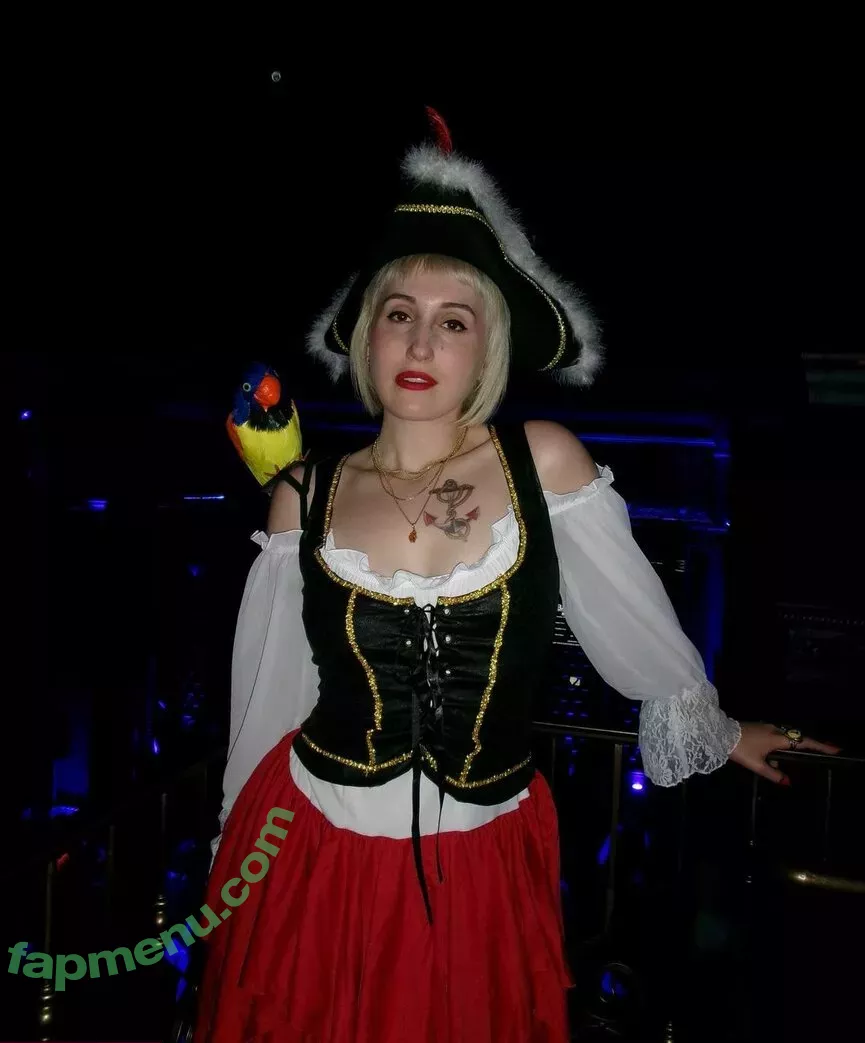 Harley Quinn Smith nude photo #0019 (harleyquinnsmith / harleysplaytime)