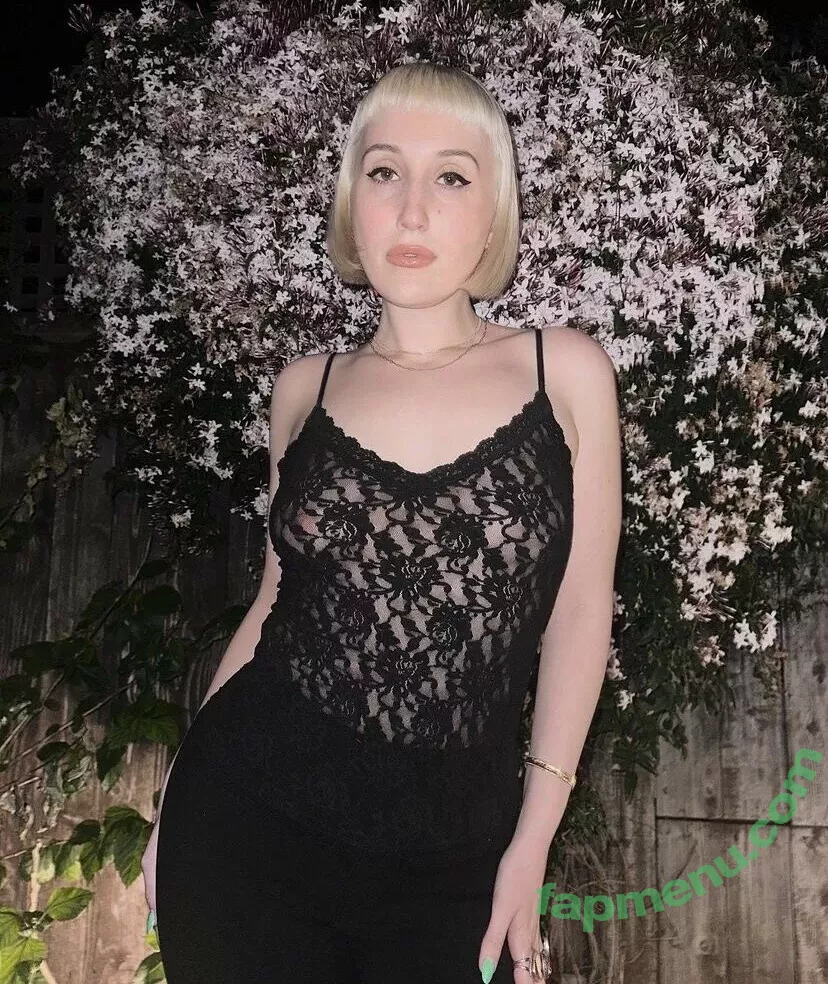 Harley Quinn Smith nude photo #0022 (harleyquinnsmith / harleysplaytime)