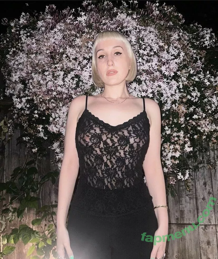Harley Quinn Smith nude photo #0023 (harleyquinnsmith / harleysplaytime)