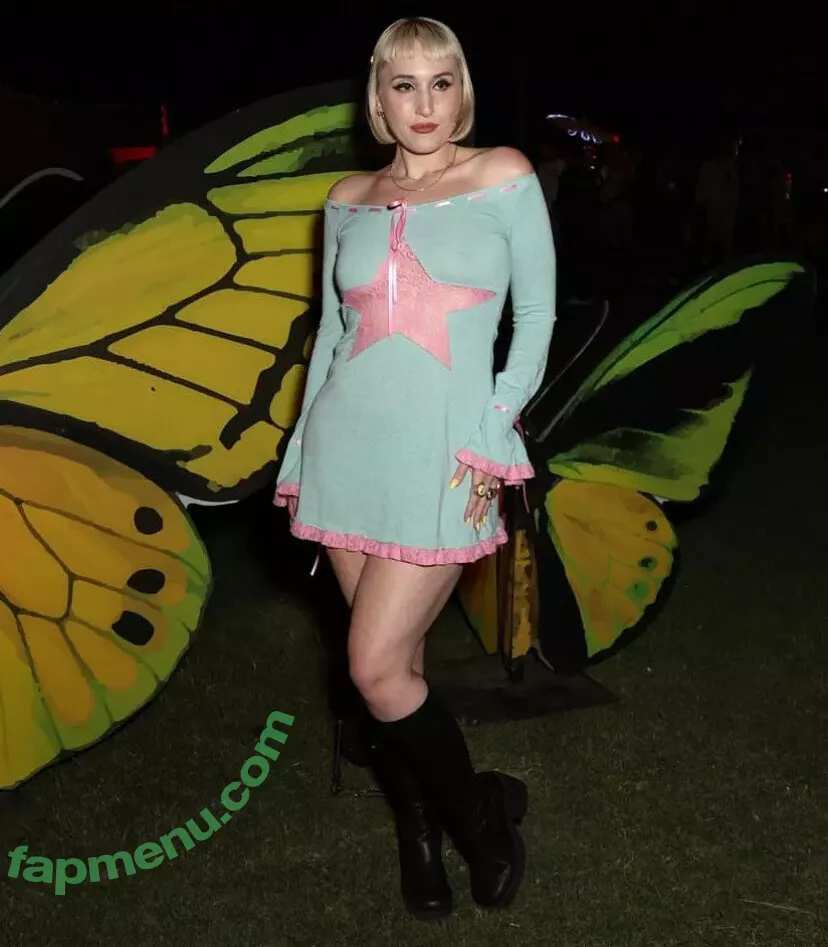 Harley Quinn Smith nude photo #0025 (harleyquinnsmith / harleysplaytime)