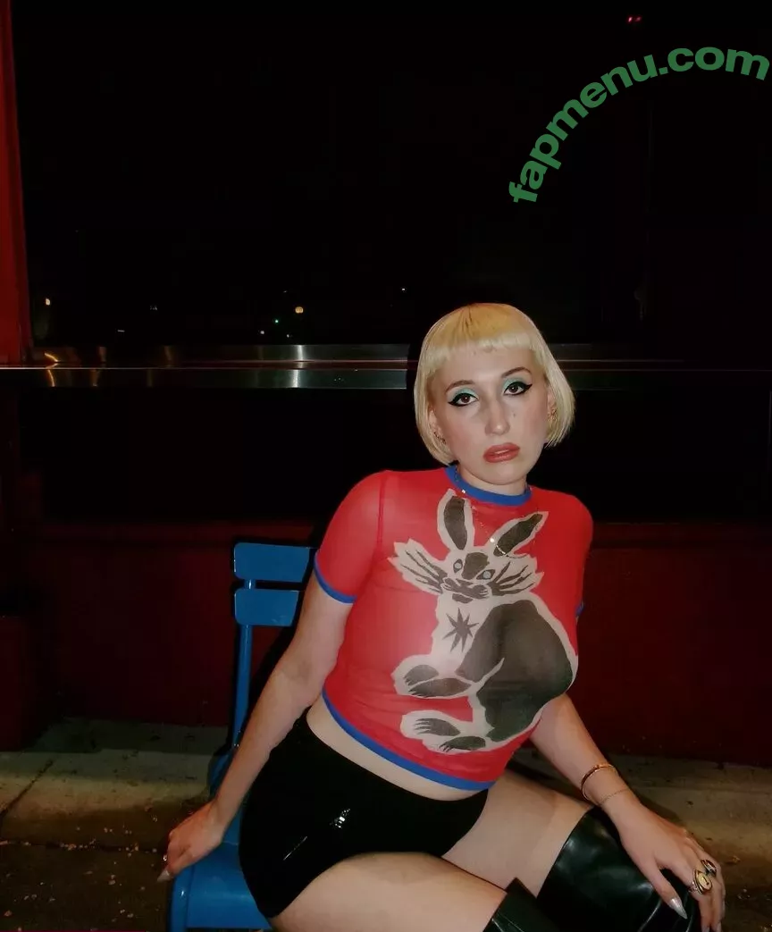 Harley Quinn Smith nude photo #0039 (harleyquinnsmith / harleysplaytime)