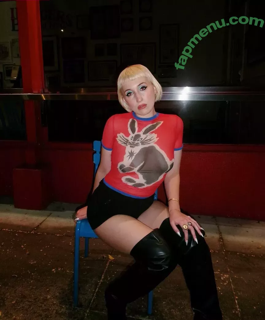 Harley Quinn Smith nude photo #0040 (harleyquinnsmith / harleysplaytime)