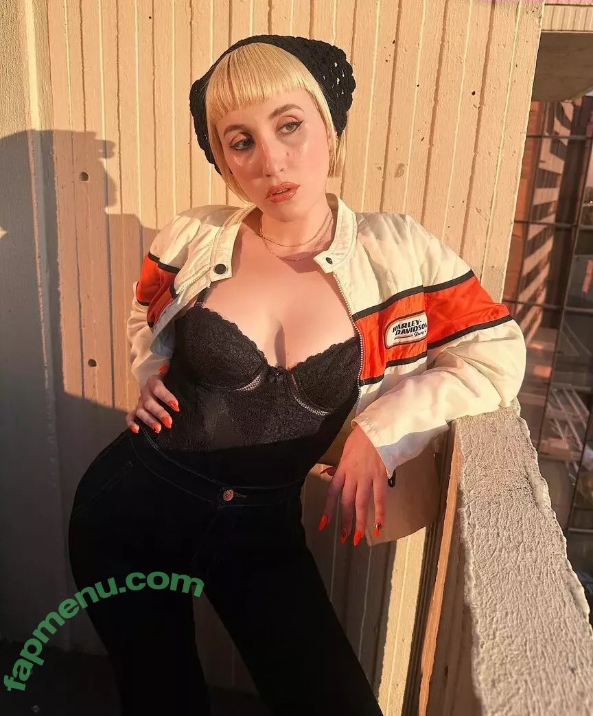 Harley Quinn Smith nude photo #0044 (harleyquinnsmith / harleysplaytime)