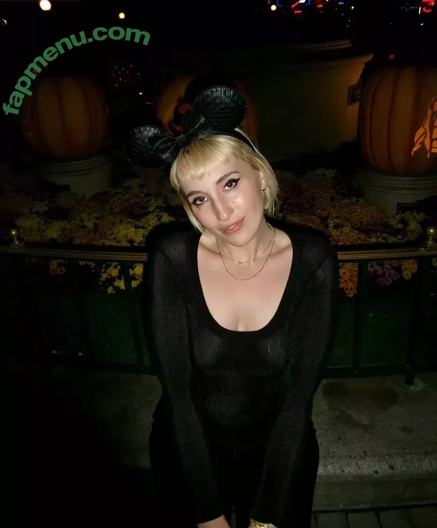 Harley Quinn Smith nude photo #0056 (harleyquinnsmith / harleysplaytime)