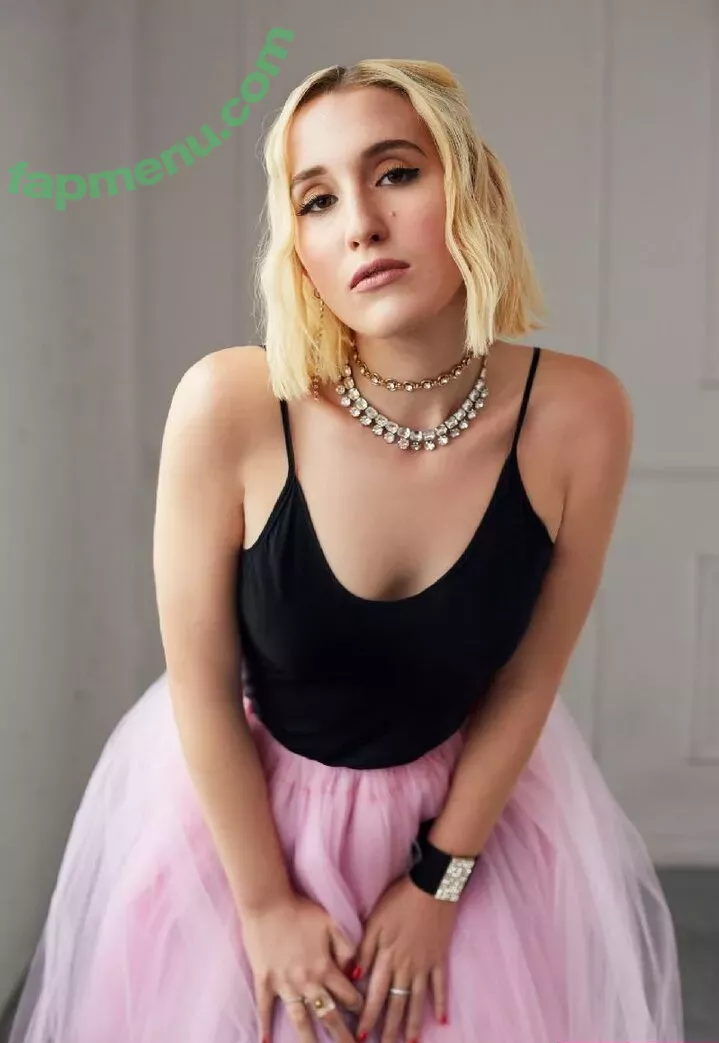 Harley Quinn Smith nude photo #0060 (harleyquinnsmith / harleysplaytime)