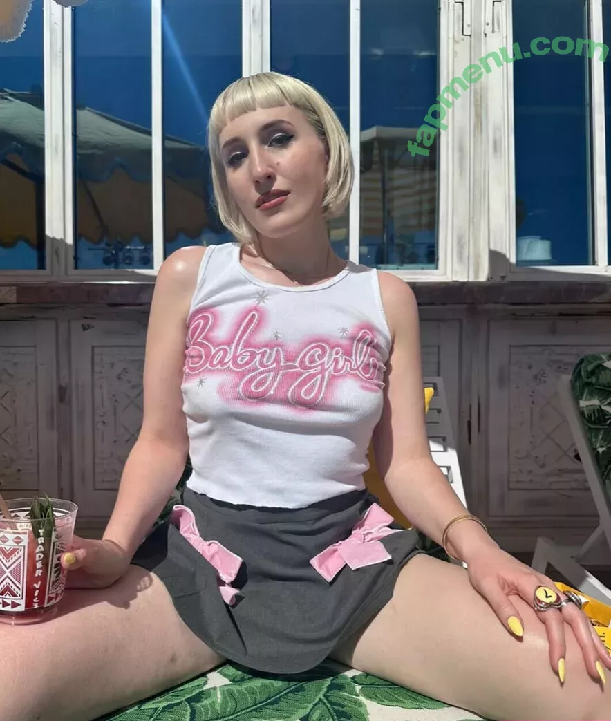 Harley Quinn Smith nude photo #0117 (harleyquinnsmith / harleysplaytime)