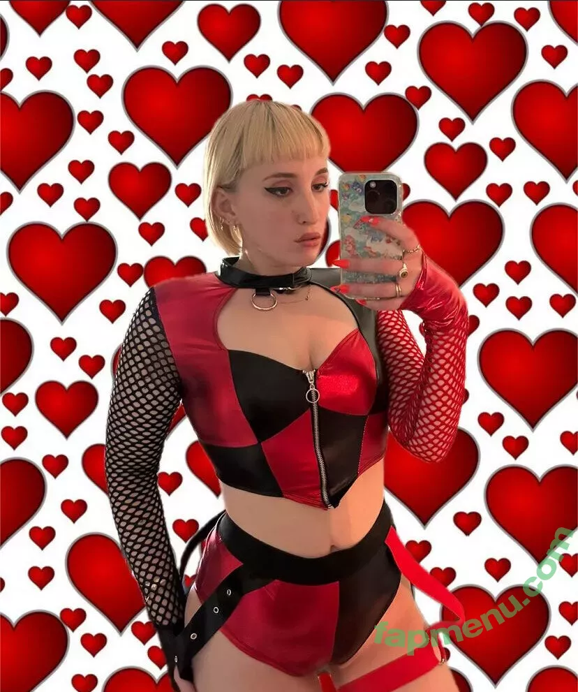 Harley Quinn Smith nude photo #0131 (harleyquinnsmith / harleysplaytime)