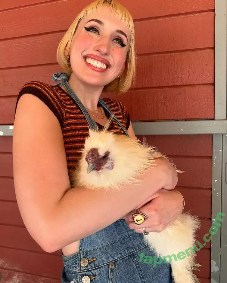 Harley Quinn Smith nude photo #0136 (harleyquinnsmith / harleysplaytime)