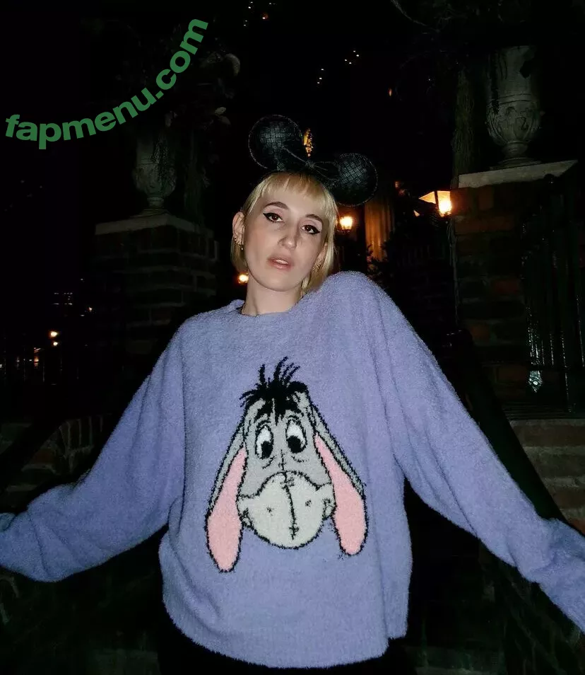 Harley Quinn Smith nude photo #0140 (harleyquinnsmith / harleysplaytime)