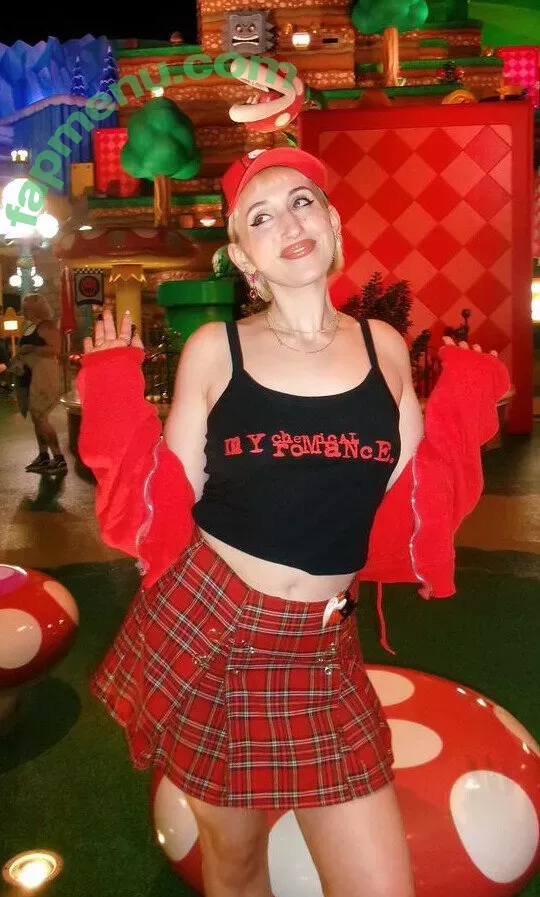 Harley Quinn Smith nude photo #0144 (harleyquinnsmith / harleysplaytime)