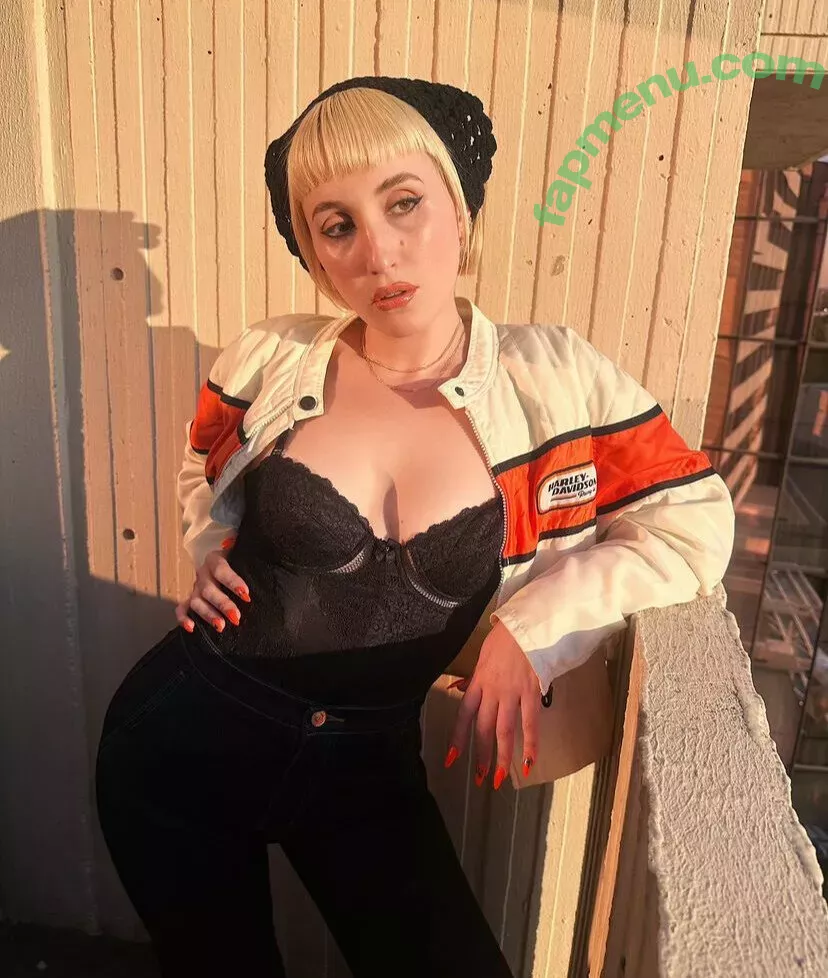 Harley Quinn Smith nude photo #0150 (harleyquinnsmith / harleysplaytime)