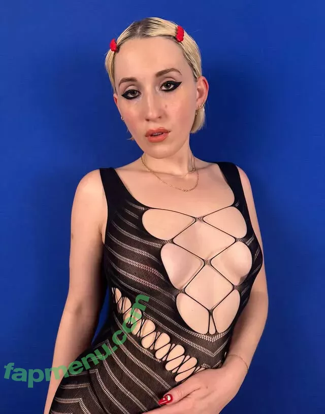 Harley Quinn Smith nude photo #0203 (harleyquinnsmith / harleysplaytime)