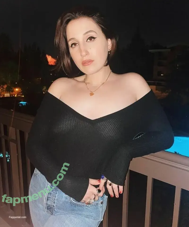 Harley Quinn Smith nude photo #0329 (harleyquinnsmith / harleysplaytime)