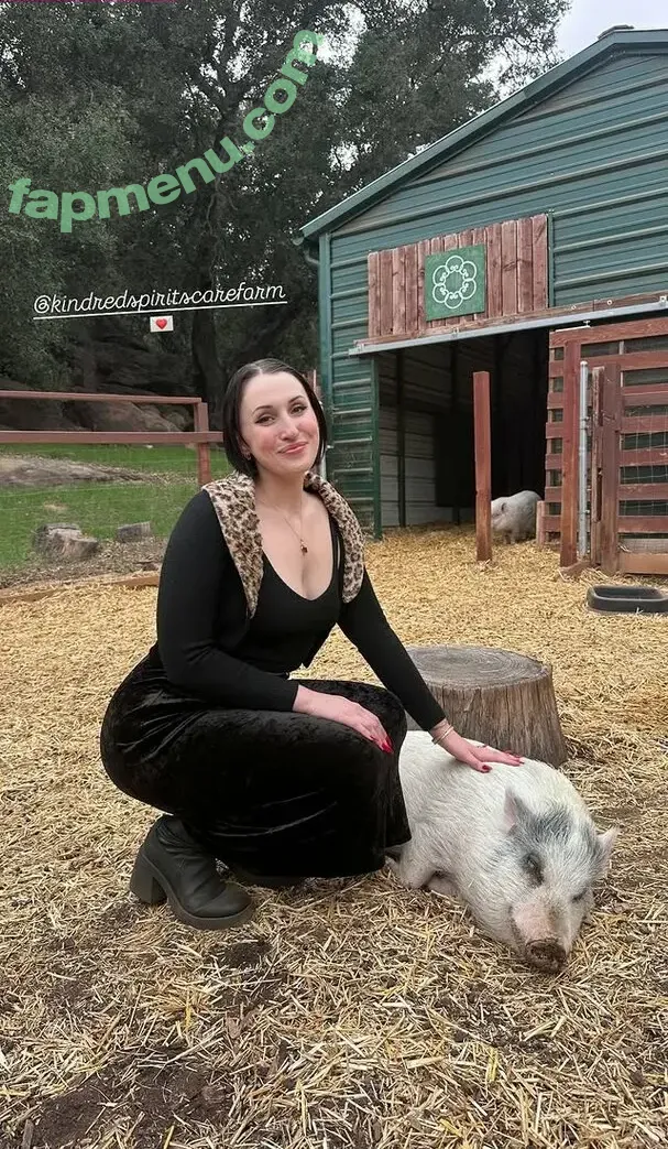 Harley Quinn Smith nude photo #0398 (harleyquinnsmith / harleysplaytime)