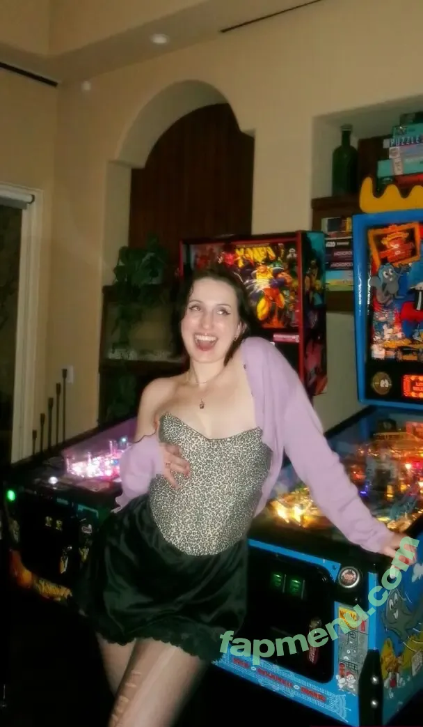 Harley Quinn Smith nude photo #0404 (harleyquinnsmith)