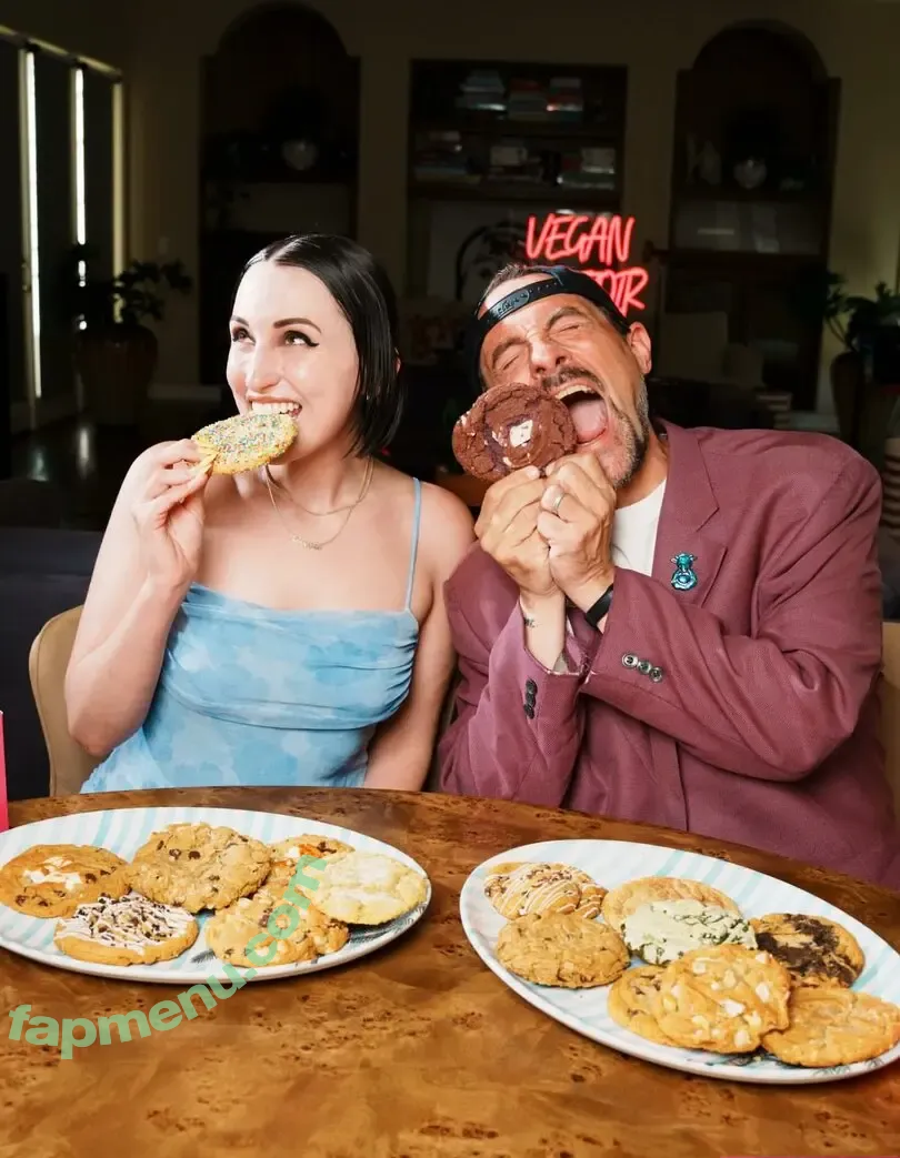 Harley Quinn Smith nude photo #0409 (harleyquinnsmith)