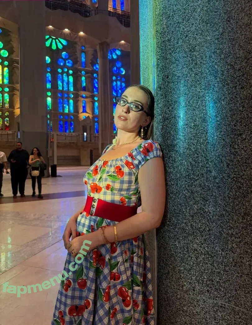 Harley Quinn Smith nude photo #0412 (harleyquinnsmith)