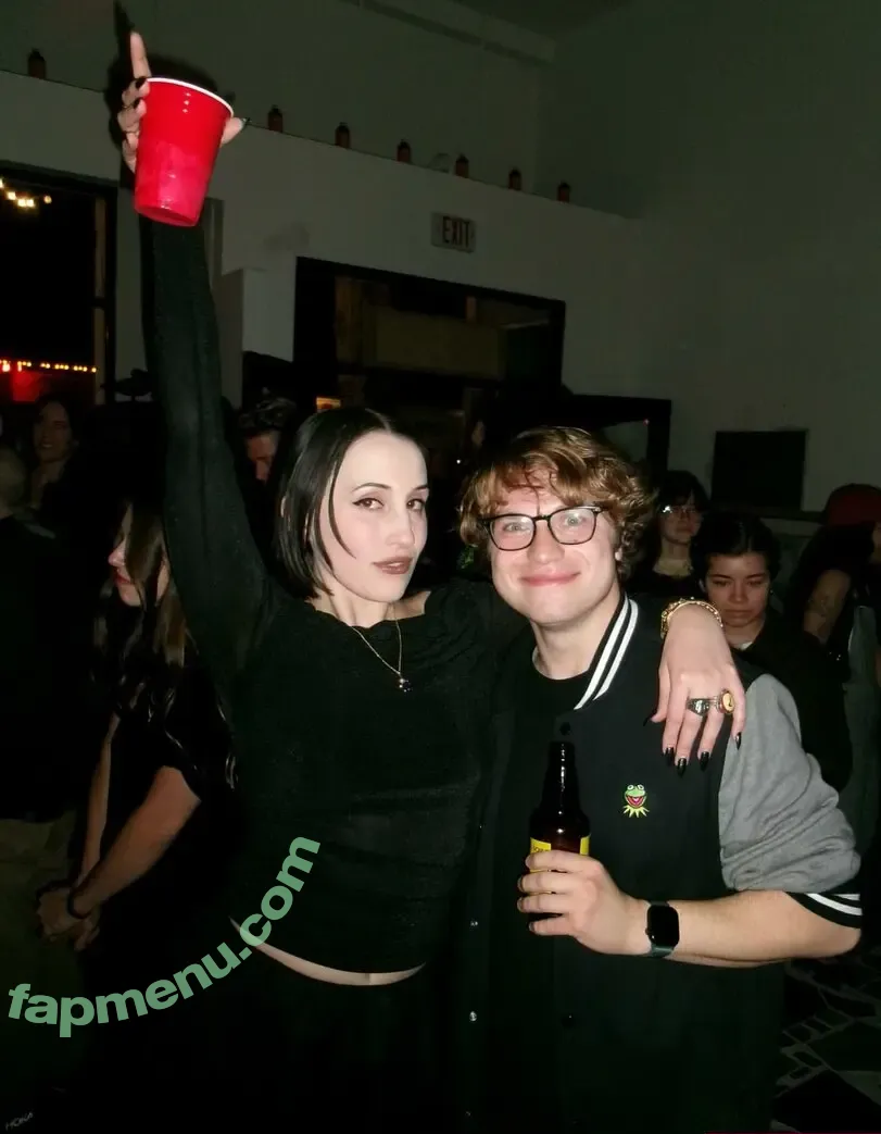 Harley Quinn Smith nude photo #0413 (harleyquinnsmith)