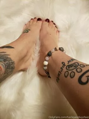 harleyandivysfeet / fl0werchildd nude photo #0003