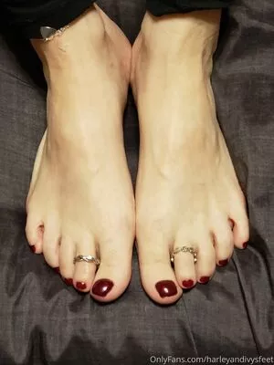 harleyandivysfeet / fl0werchildd nude photo #0008