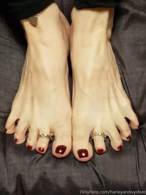 harleyandivysfeet / fl0werchildd nude photo #0010