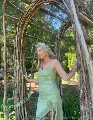 harlowflowerfootgoddess / hippyharlow nude photo #0121