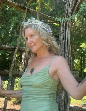harlowflowerfootgoddess / hippyharlow nude photo #0122