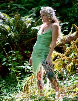 harlowflowerfootgoddess / hippyharlow nude photo #0146